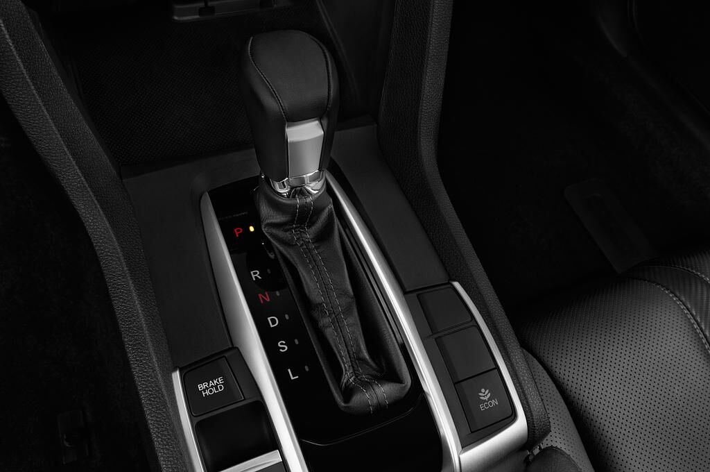 Honda Civic (Baujahr 2019) Elegance 4 Türen Schalthebel