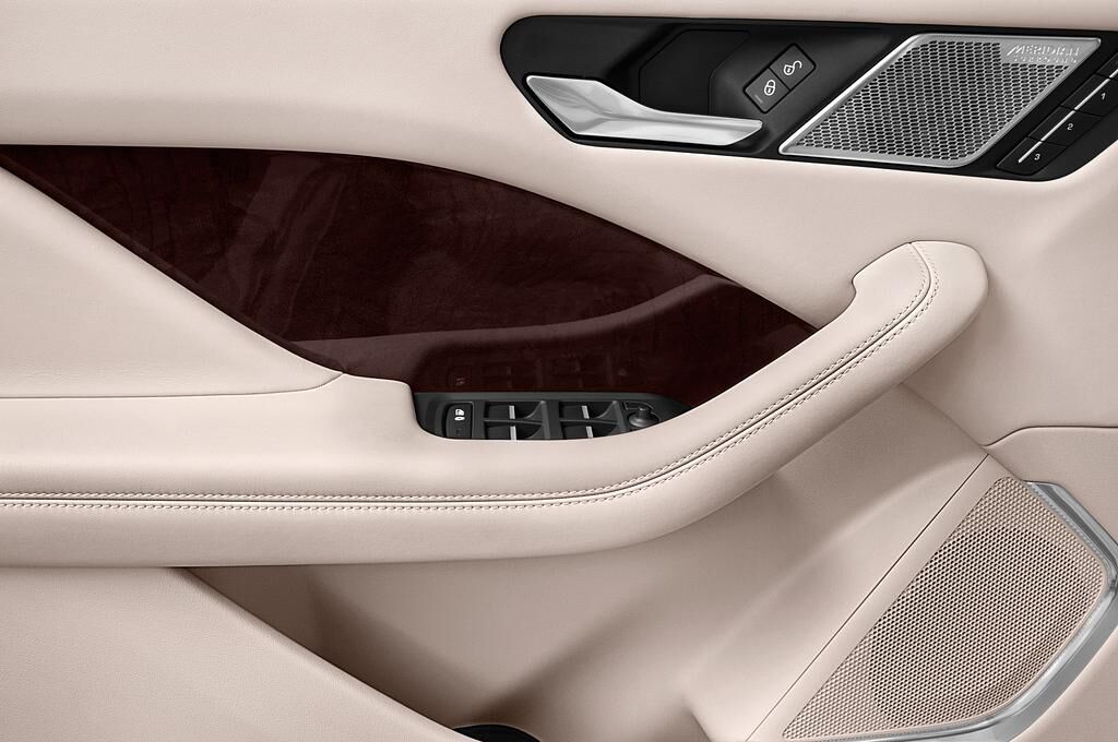 Jaguar I Pace (Baujahr 2019) HSE 5 Türen Bedienungselemente Tür