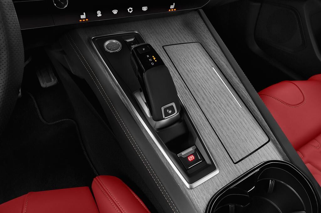 Peugeot 508 (Baujahr 2019) GT 5 Türen Schalthebel