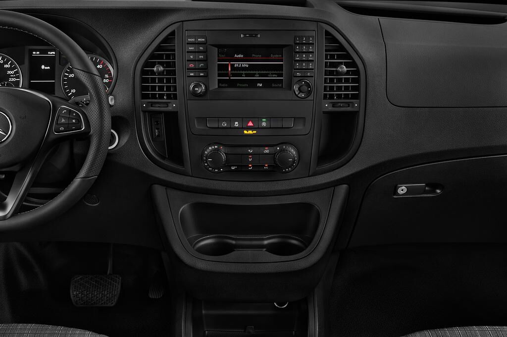 Mercedes Vito (Baujahr 2019) - 5 Türen Mittelkonsole