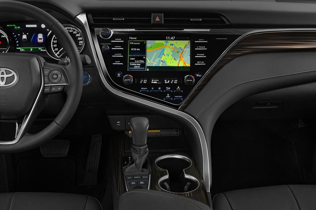 Toyota Camry (Baujahr 2019) Executive 4 Türen Mittelkonsole