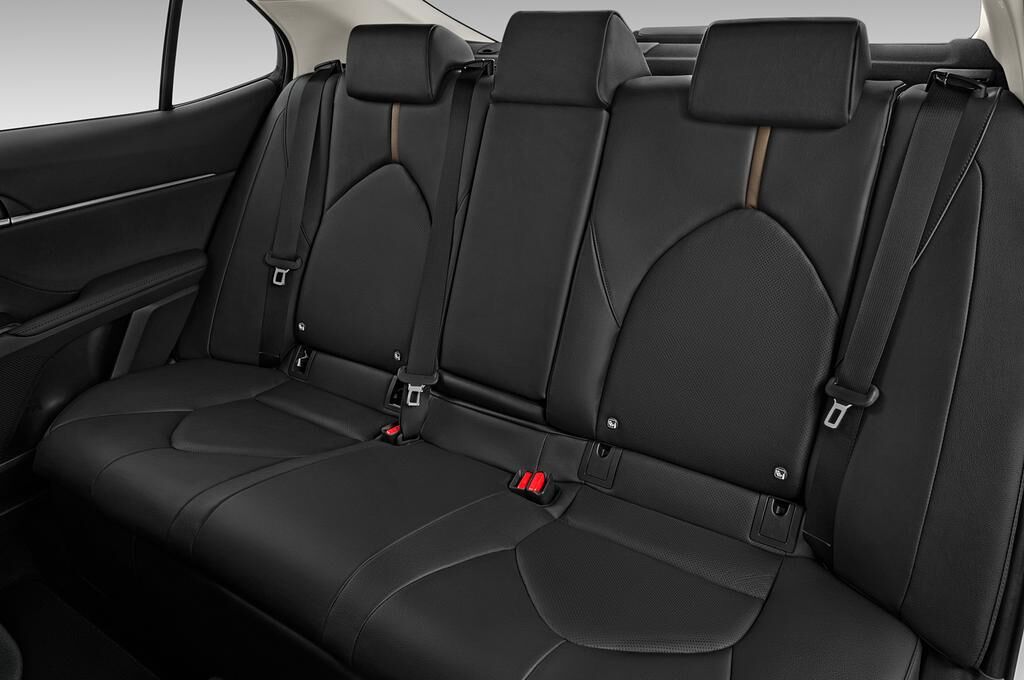 Toyota Camry (Baujahr 2019) Executive 4 Türen Rücksitze