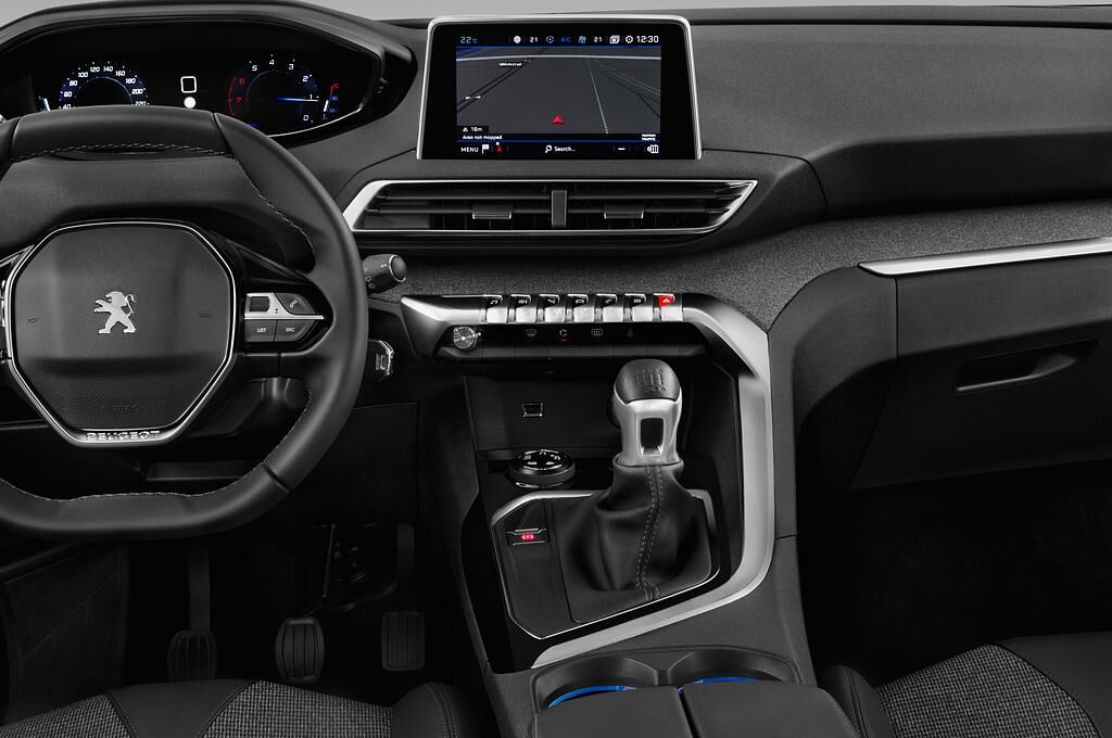 Peugeot 5008 (Baujahr 2019) Allure 5 Türen Mittelkonsole