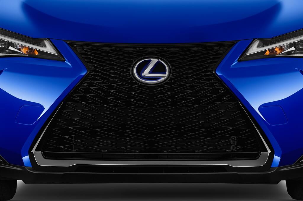 Lexus UX (Baujahr 2019) F Sport 5 Türen Kühlergrill und Scheinwerfer