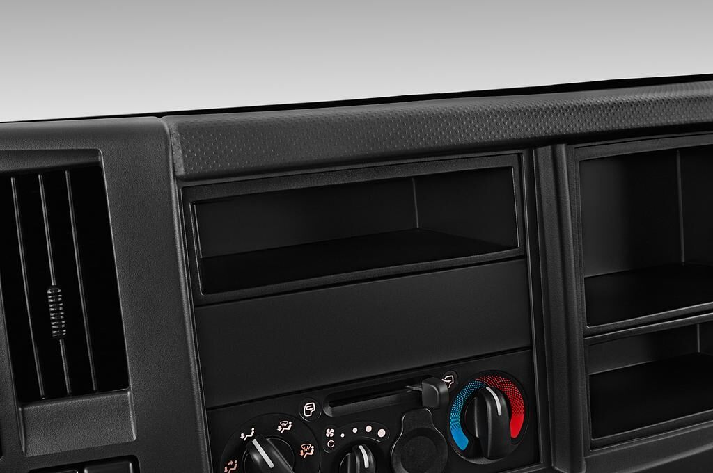 Isuzu N-Serie (Baujahr 2019) - 2 Türen Radio und Infotainmentsystem