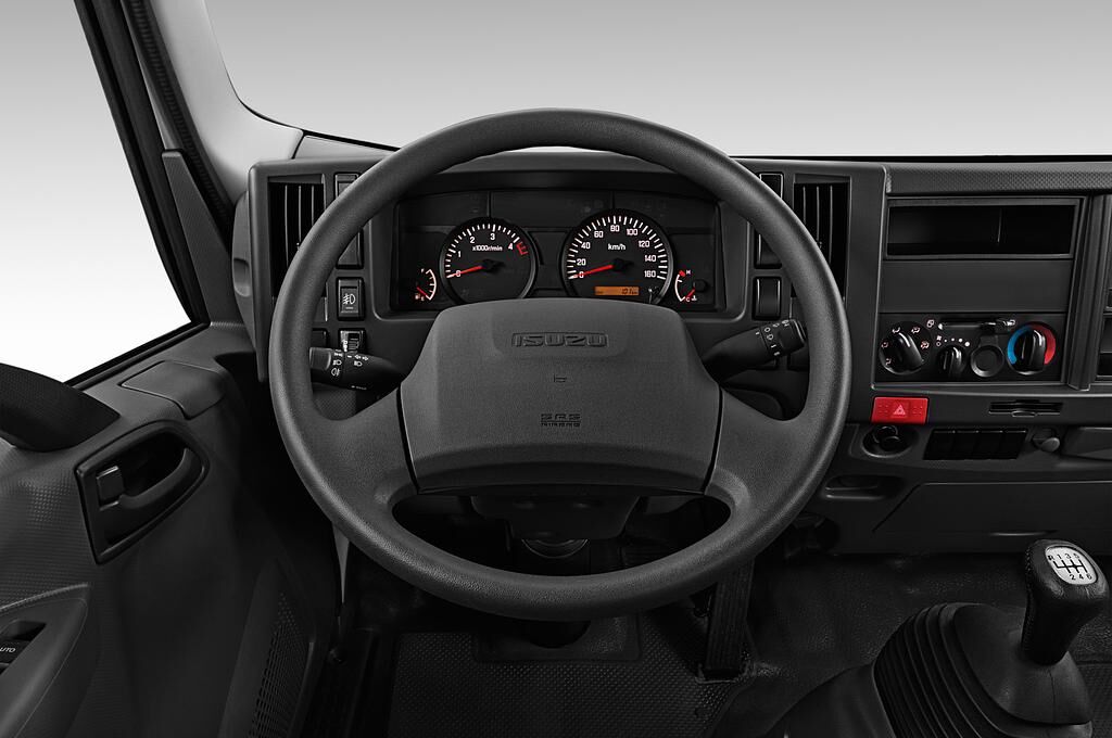 Isuzu N-Serie (Baujahr 2019) - 2 Türen Lenkrad