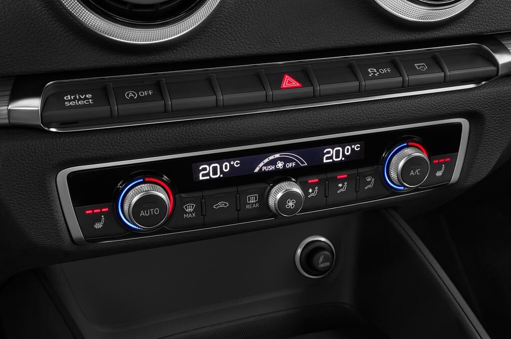 Audi A3 Sportback (Baujahr 2019) Sport 5 Türen Temperatur und Klimaanlage
