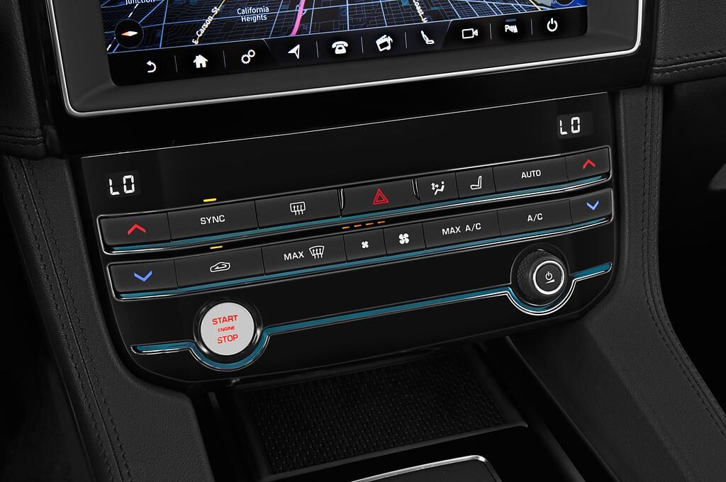 Jaguar F-Pace (Baujahr 2019) Prestige 5 Türen Temperatur und Klimaanlage