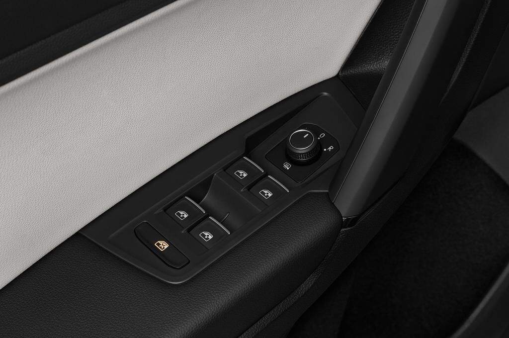 Volkswagen Tiguan (Baujahr 2019) Confrontline 5 Türen Bedienungselemente Tür