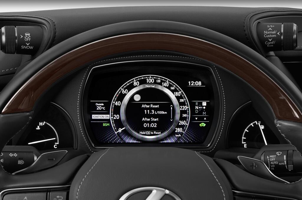 Lexus LS (Baujahr 2019) Executive Line 4 Türen Tacho und Fahrerinstrumente