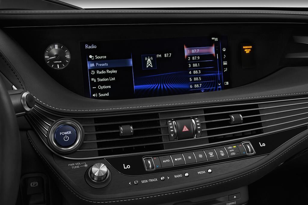 Lexus LS (Baujahr 2019) Executive Line 4 Türen Radio und Infotainmentsystem