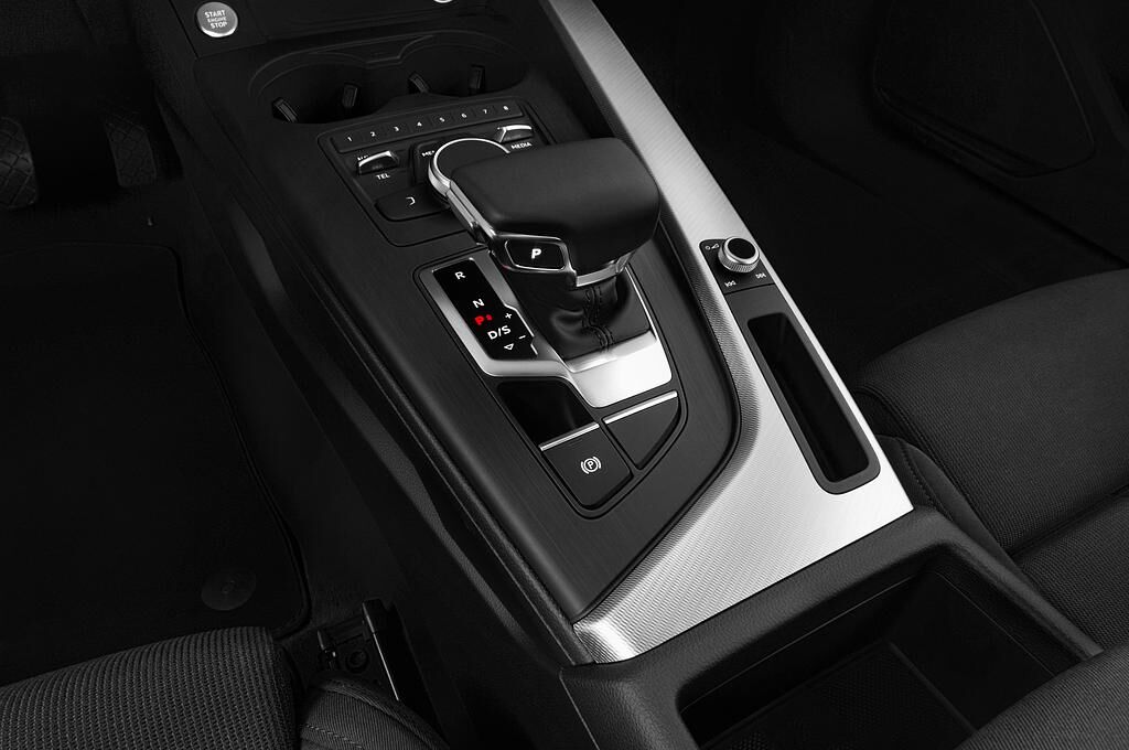 Audi A4 Avant (Baujahr 2019) Design 5 Türen Schalthebel