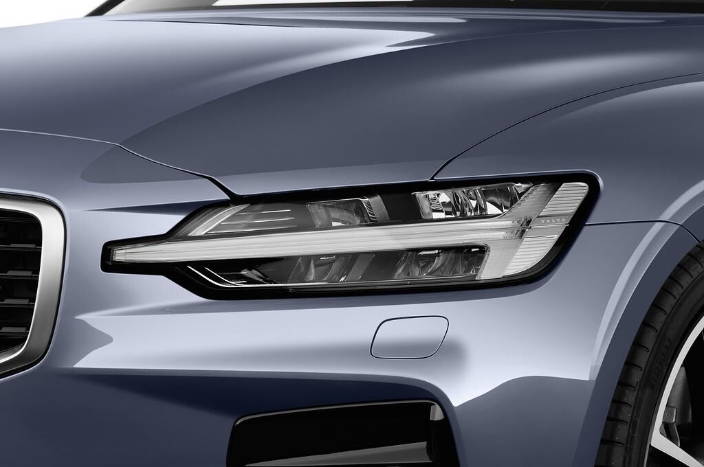 Volvo S60 (Baujahr 2019) R-Design 4 Türen Scheinwerfer