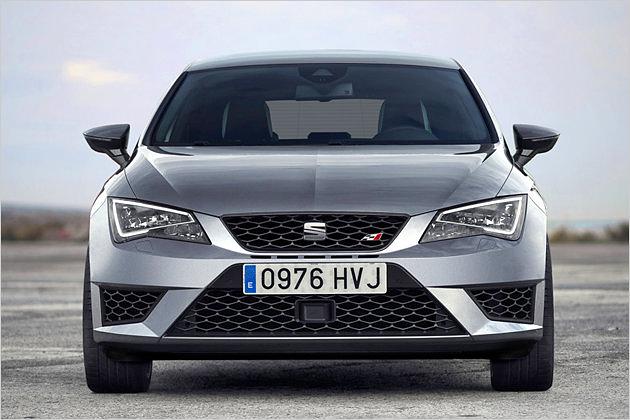 Voll-LED-Scheinwerfer sind Serie. Der Cupra 280 besticht mit schwarz lackierten Außenspiegeln