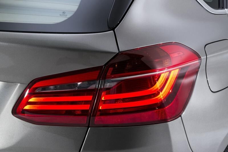 Die Lichtgraphik der Heckleuchten haben das BMW-typische \"L\"