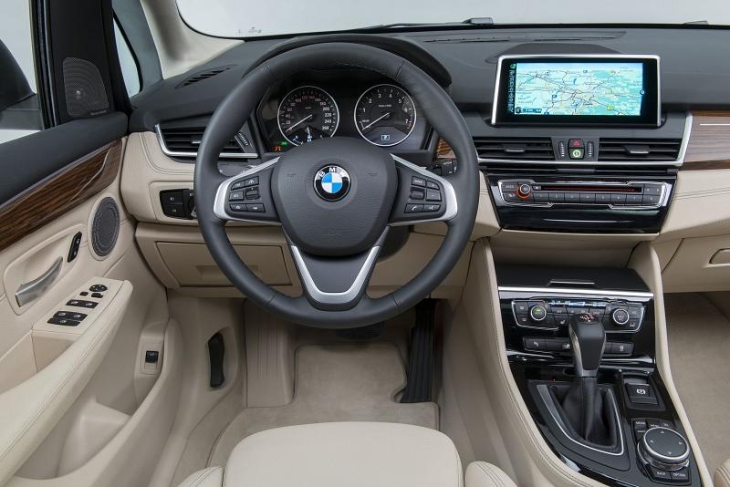Das Cockpit zeigt viele BMW Charaktereigenschaften