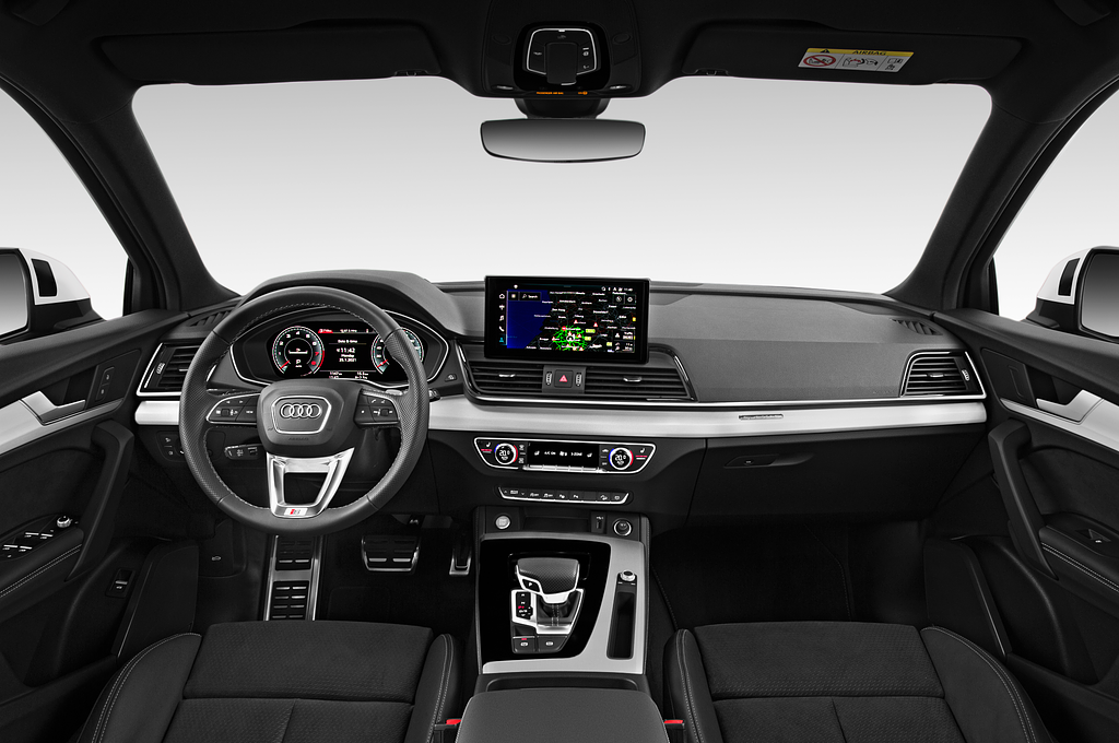 Audi Q5 (Baujahr 2022) S line 5 Türen Cockpit und Innenraum