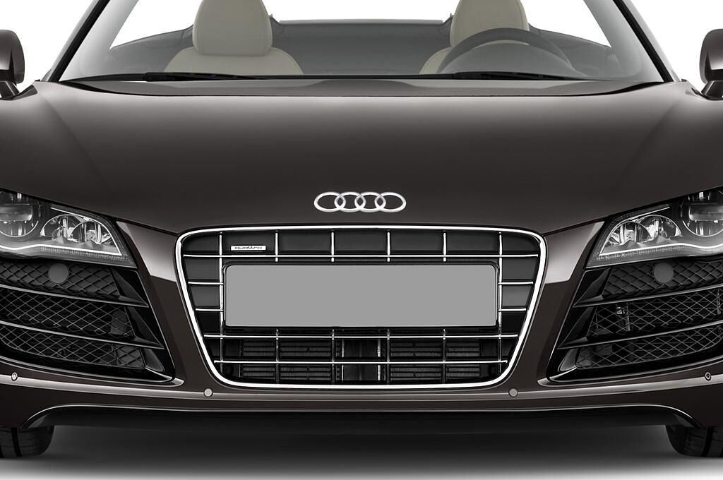 Audi R8 Spyder (Baujahr 2010) Spyder 2 Türen Kühlergrill und Scheinwerfer