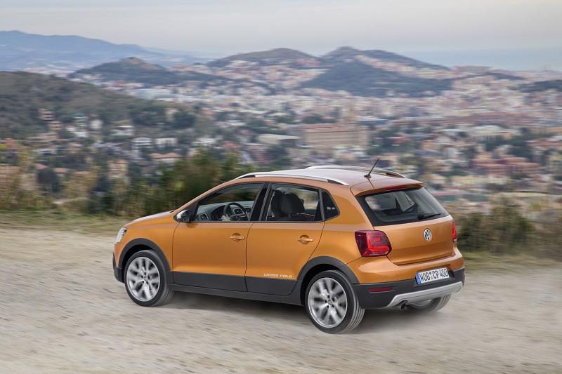 Der VW CrossPolo kommt mit serienmäßigen 17-Zoll-Alus