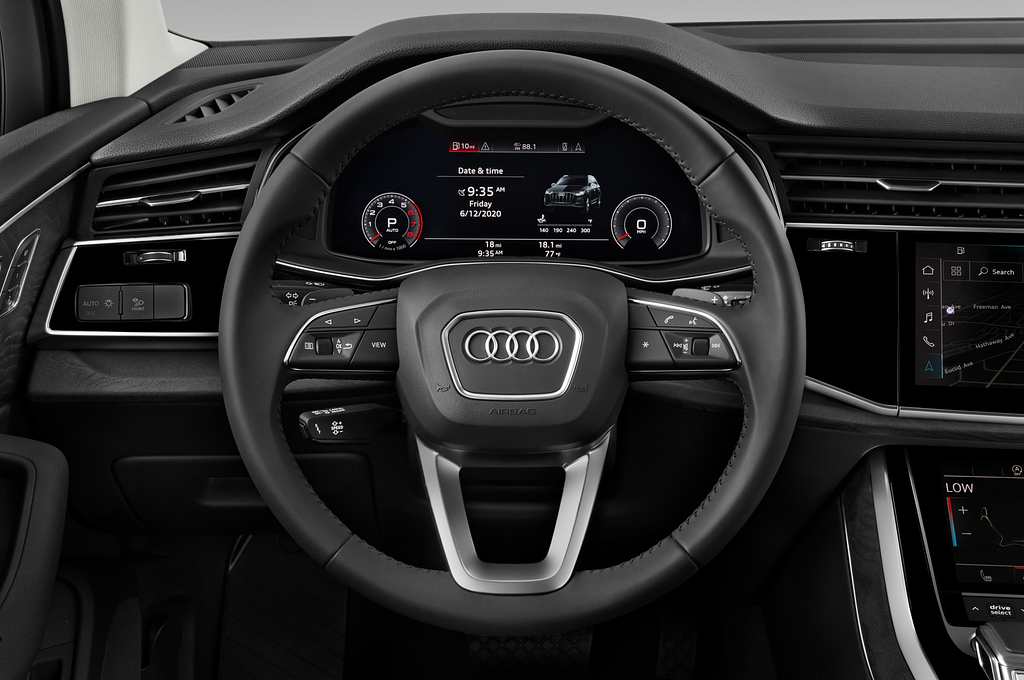 Audi Q7 (Baujahr 2020) - 5 Türen Lenkrad