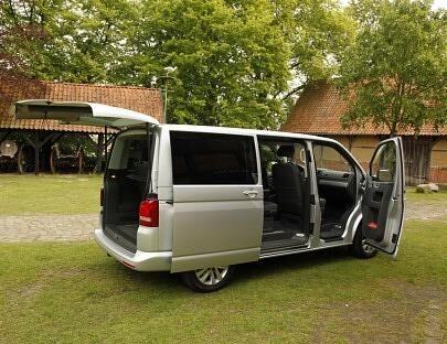 VW Multivan, offen für alle Aufträge.