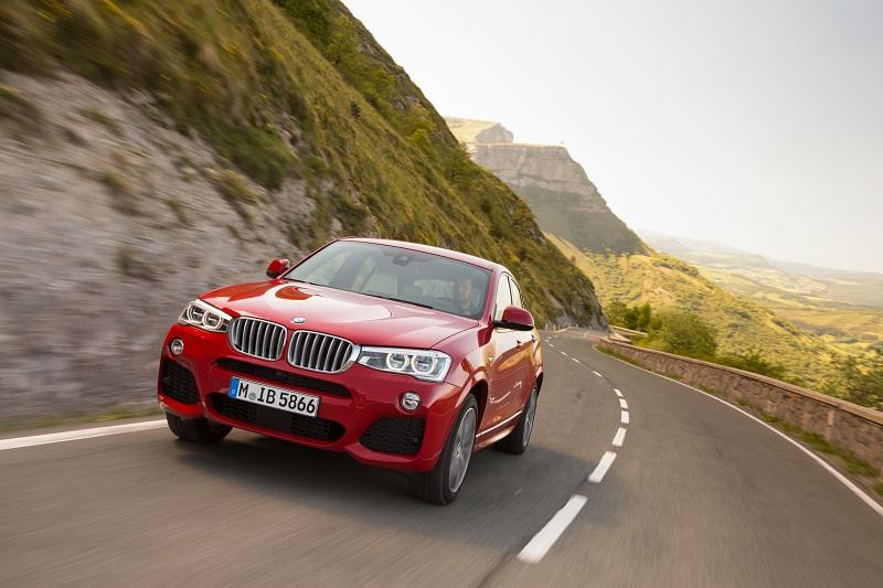 Der BMW X4 xDrive35i ist 247 km/h schnell.