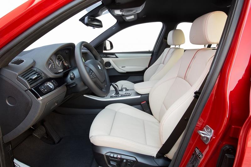 Die erste Sitzreihe im BMW X4 xDrive35i.
