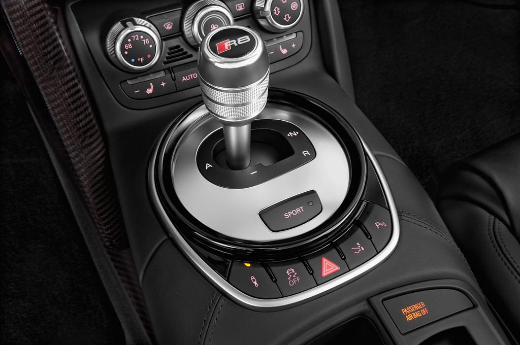Audi R8 Spyder (Baujahr 2014) - 2 Türen Schalthebel