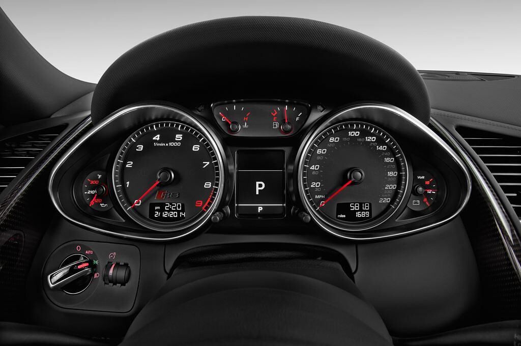 Audi R8 Spyder (Baujahr 2014) - 2 Türen Tacho und Fahrerinstrumente