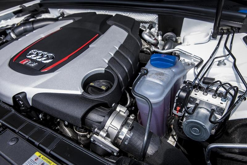 Audi RS5 eTurbo TDI concept: Der elektrische Verdic\\\'htere liegt gut verstreckt im Motorraum
