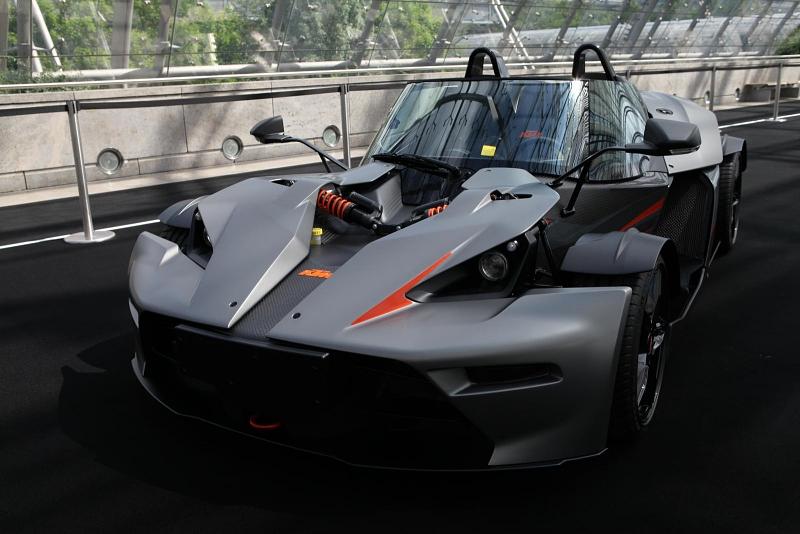 AMI 2014: Schnelle Wagen in der Glashalle - ier ein KTM