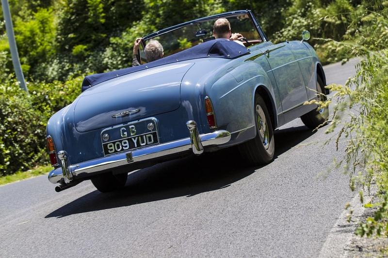 Die Farbe heißt Wedgewood Blue.