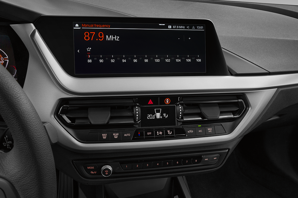 BMW 1 Series (Baujahr 2023) Advantage 5 Türen Radio und Infotainmentsystem