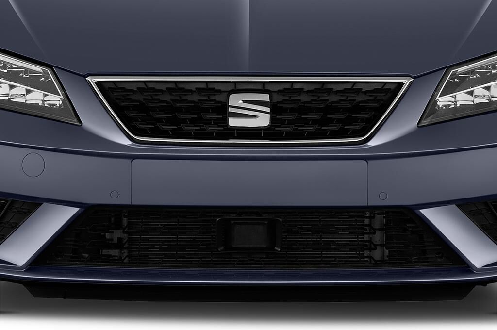 SEAT Leon ST (Baujahr 2018) Style 5 Türen Kühlergrill und Scheinwerfer