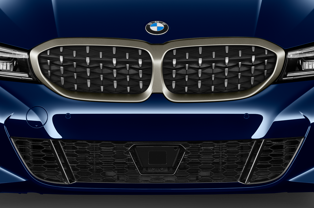 BMW 3 Series (Baujahr 2022) M340i 4 Türen Kühlergrill und Scheinwerfer