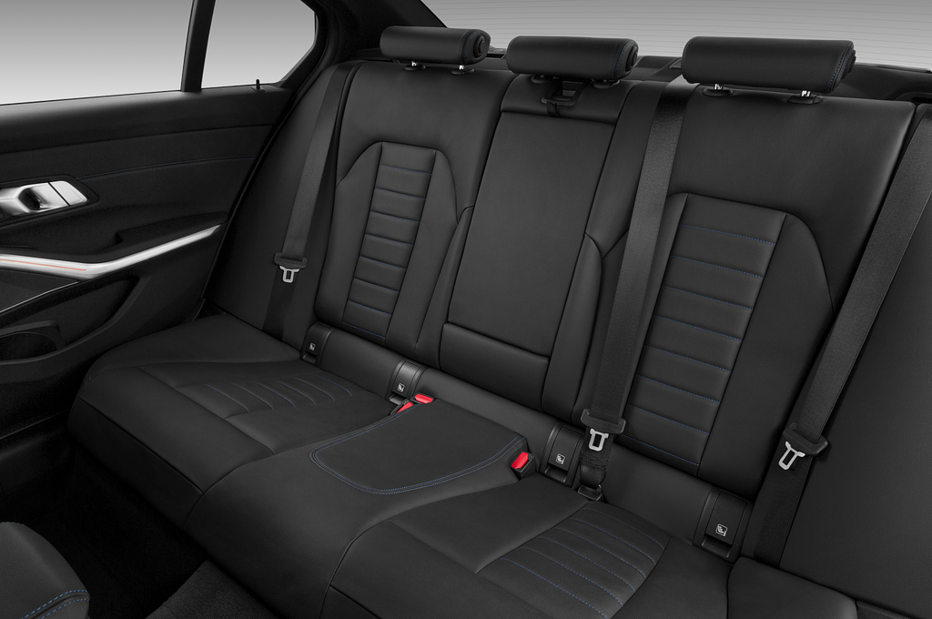 BMW 3 Series (Baujahr 2022) M340i 4 Türen Rücksitze