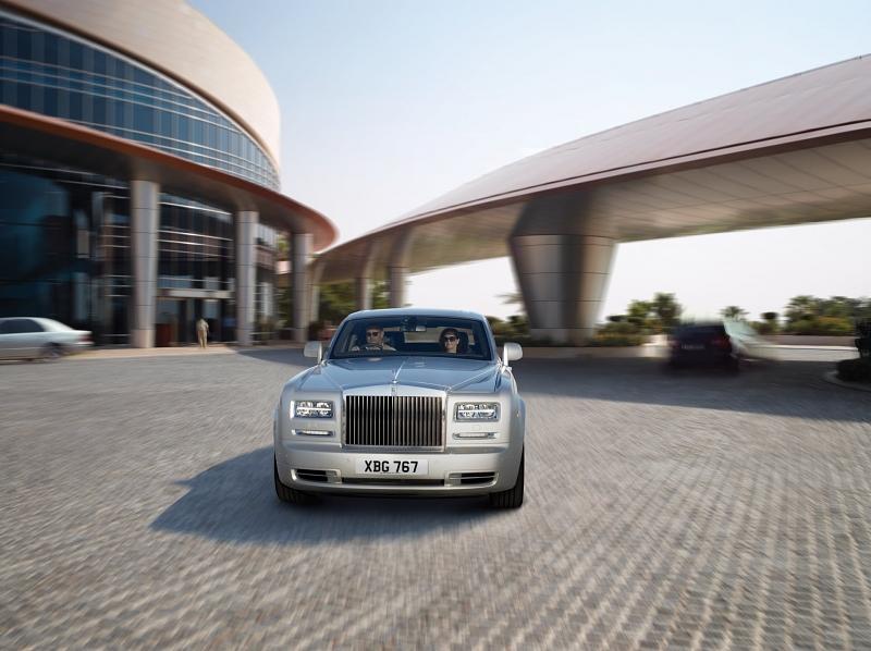 Der Rolls-Royce Phantom kostet mit kurzem Radstand mindestens 411.204, 50 Euro