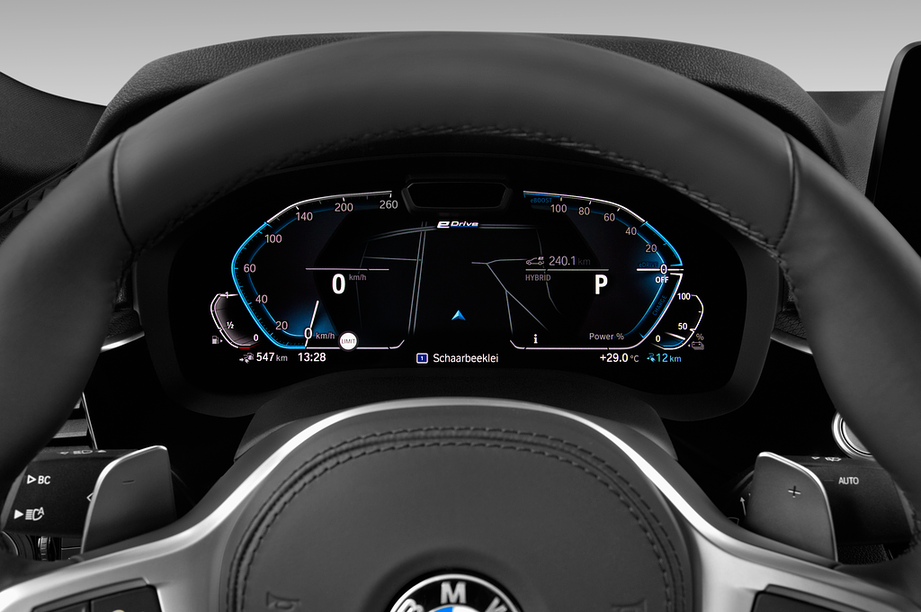 BMW 5 Series (Baujahr 2021) M Sport Edition 4 Türen Tacho und Fahrerinstrumente