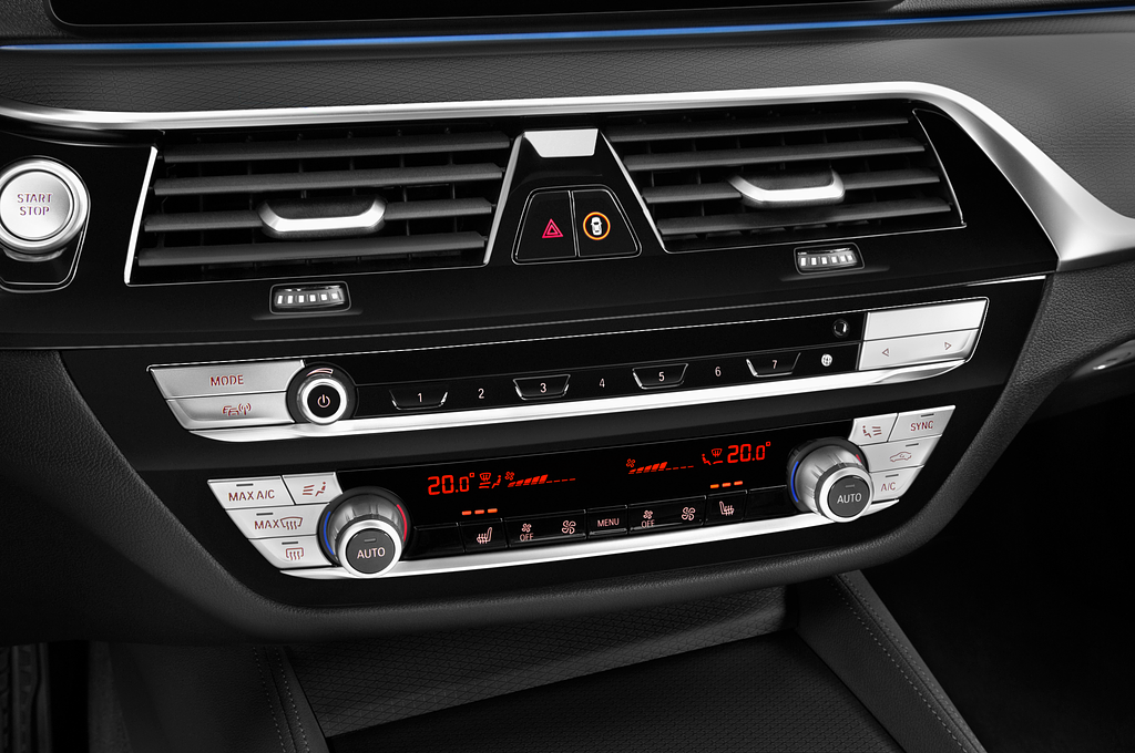 BMW 5 Series Plug-in-Hybrid (Baujahr 2020) M Sport Edition 4 Türen Temperatur und Klimaanlage