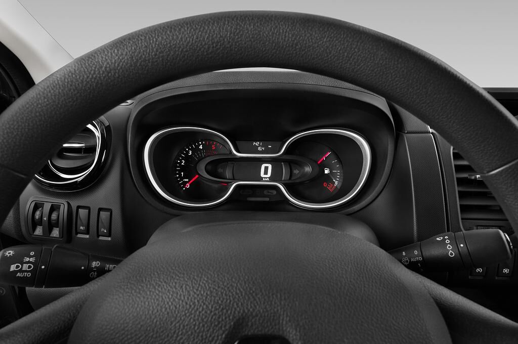 Renault Trafic (Baujahr 2020) Komfort 4 Türen Tacho und Fahrerinstrumente
