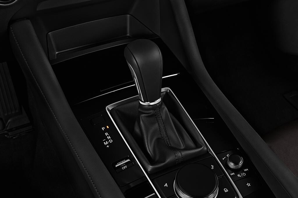 Mazda Mazda3 (Baujahr 2019) Selection 5 Türen Schalthebel