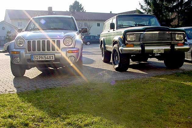 Der Cherokee von 2003 und ein älterer Verwandter aus den 70er Jahren