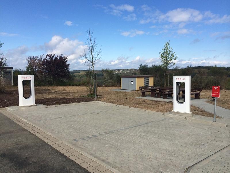 Tesla Supercharger an deutschen Autobahnen