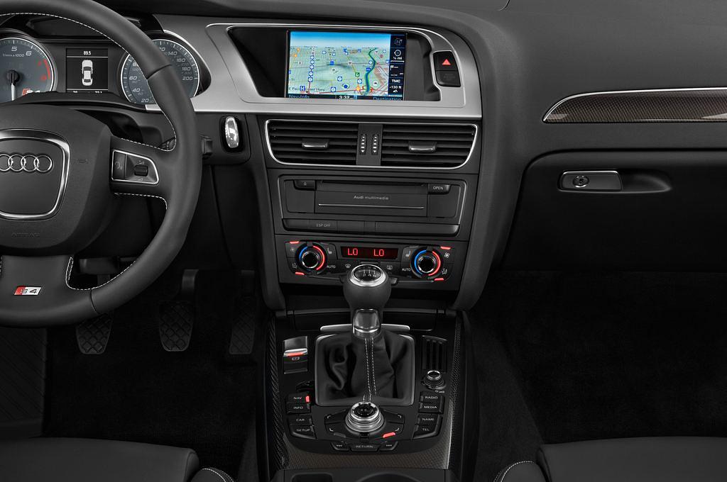 Audi S4 (Baujahr 2010) - 4 Türen Mittelkonsole
