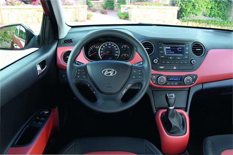 Das Cockpit des Hyundai i10 - hier die 1.2 Benzin-Version.
