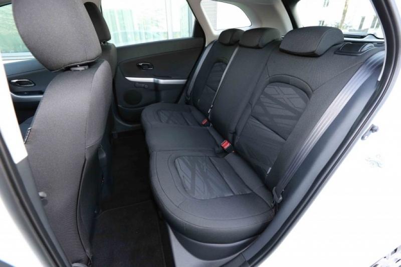Im Fond des Kia ceed Sportswagon wird es bei drei Passagieren eng