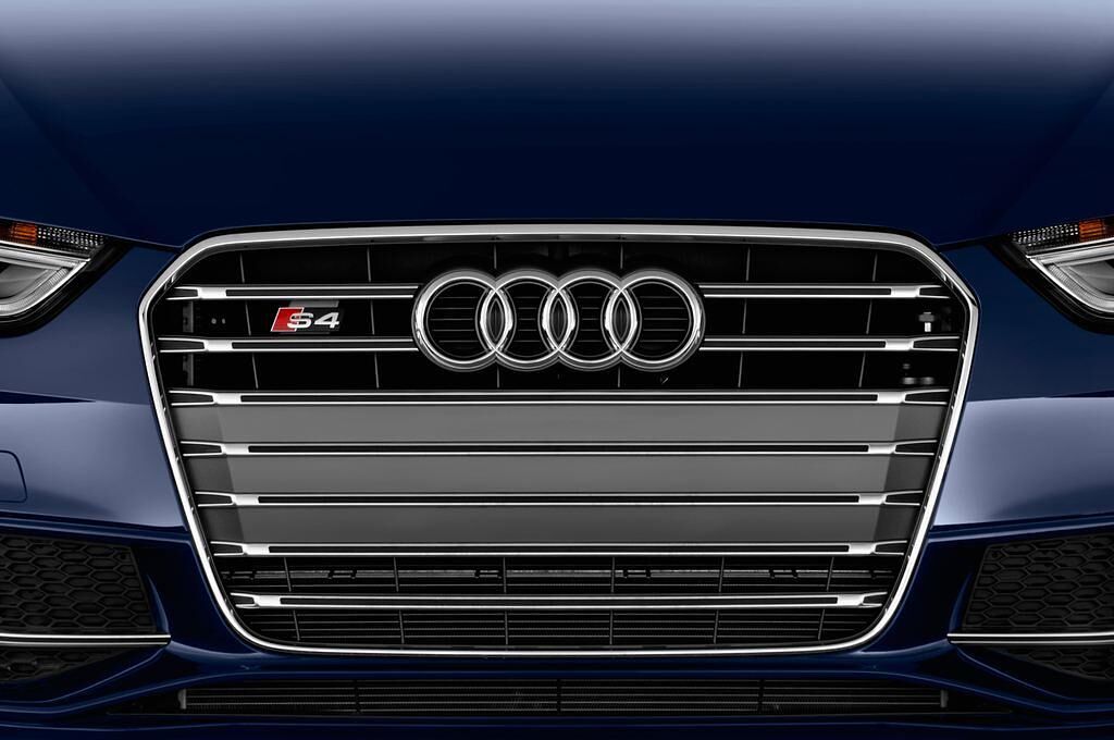 Audi S4 (Baujahr 2013) - 4 Türen Kühlergrill und Scheinwerfer
