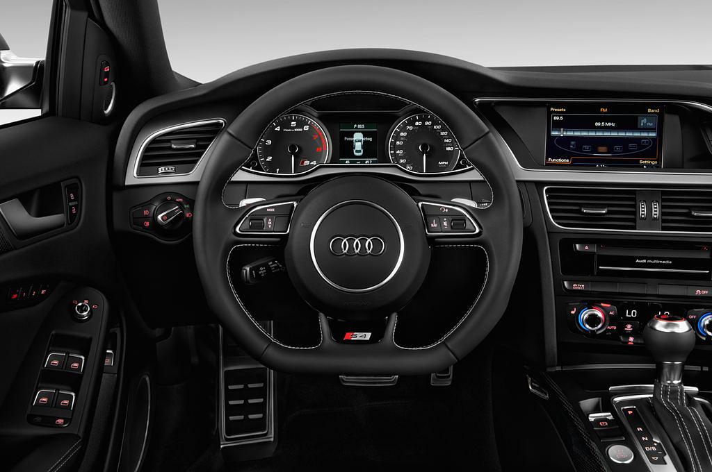 Audi S4 (Baujahr 2013) - 4 Türen Lenkrad