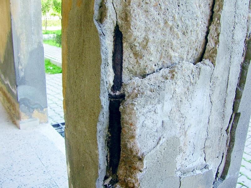 Nahaufnahme von Betonschäden