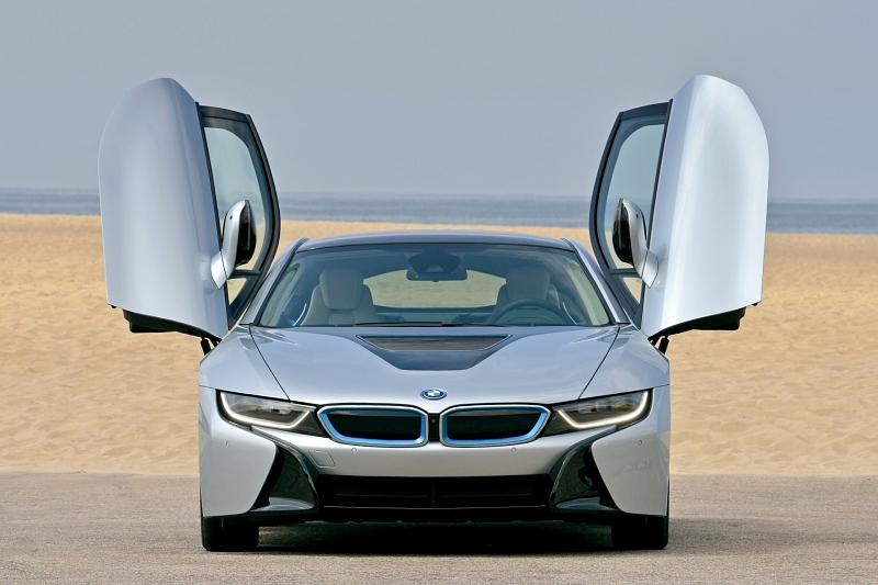 Der BMW i8 schafft rein elektrisch rund 25 Kilometer